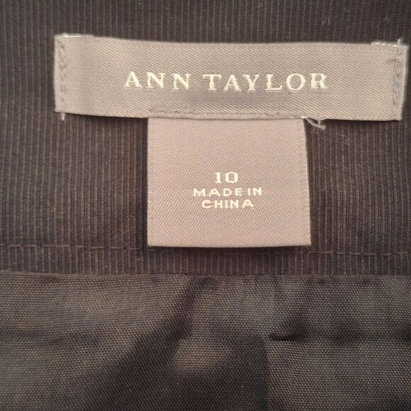 Ann Taylor Geometric Embroidered Pencil Skirt sz 10 Edgy Career Black Red White - Picture 4 of 12